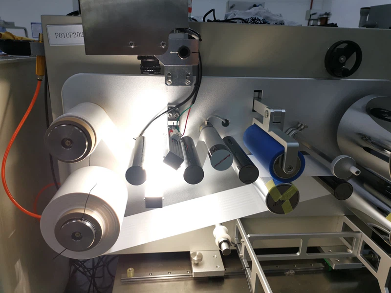 cast film machine with online detection system
